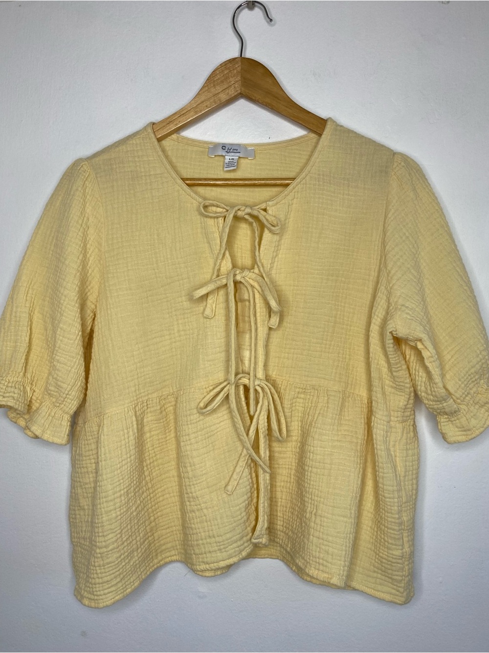 Gauzy Top with front ties Size L pastel yellow Airy Tropical Travel - Picture 1 of 7